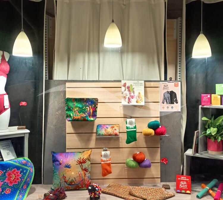 L0501 | MERCERIE – LAINE – COUTURE - BONNETERIE