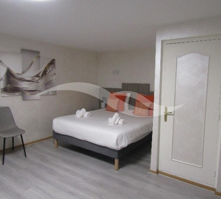 L0500 | HOTEL** - RESTAURANT - BAR