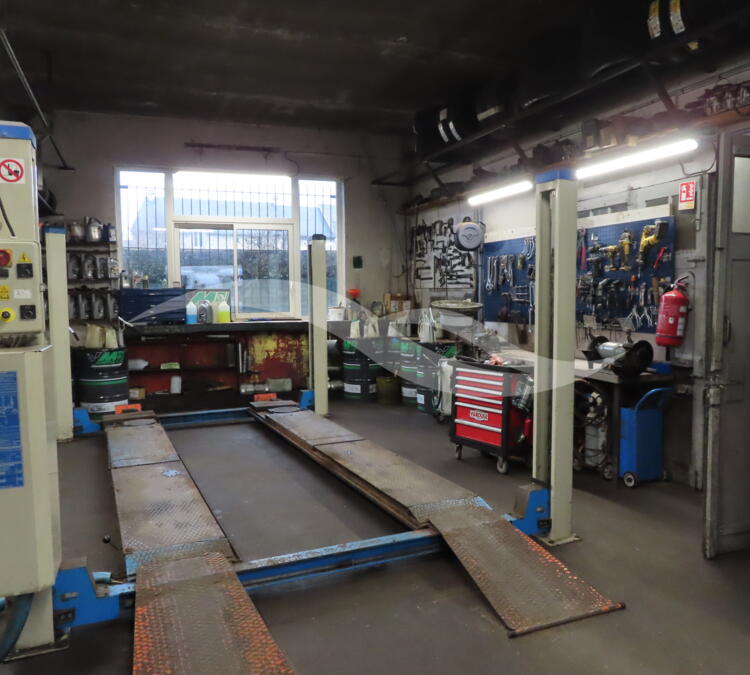 S0147 | Garage automobile et station-service