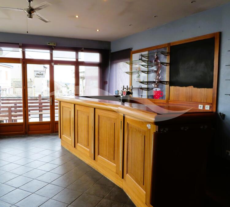 S0147 | Local commercial - idéal restaurant - avec logemen